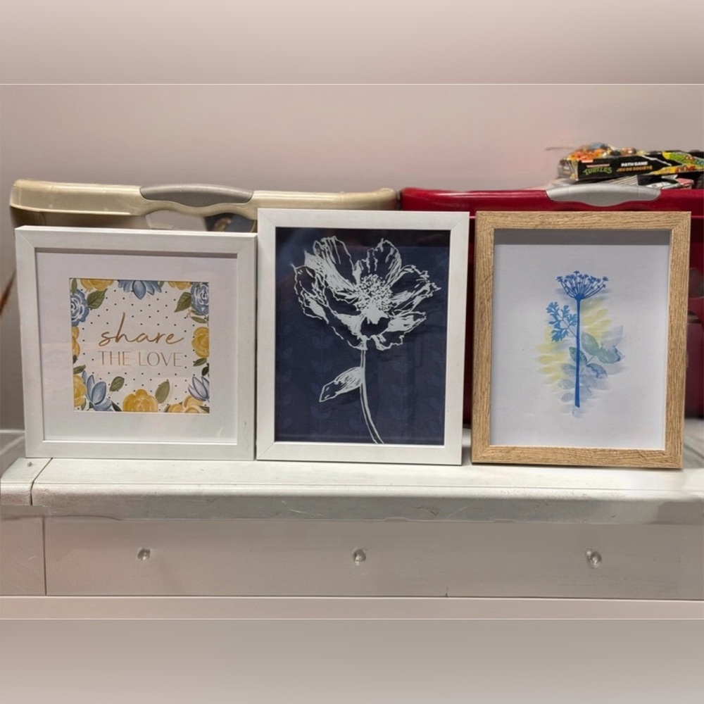 3 assorted flower wall‎ decor